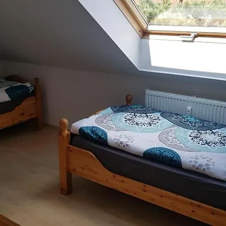 Pensionszimmer Schwarz/vogel *