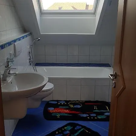 Hostel Pensionszimmer Schwarz/vogel