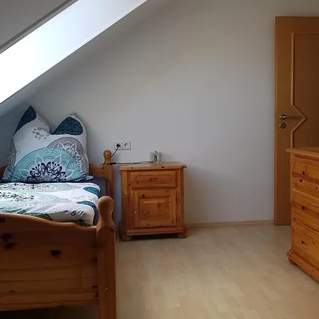 Hostel Pensionszimmer Schwarz/vogel *
